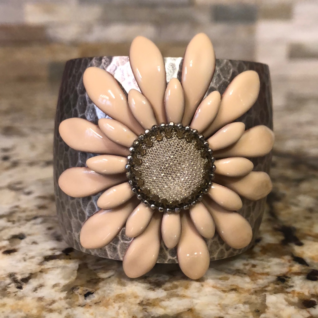 Ollipop Double Daisy Flower Hammered Cuff Bracelet